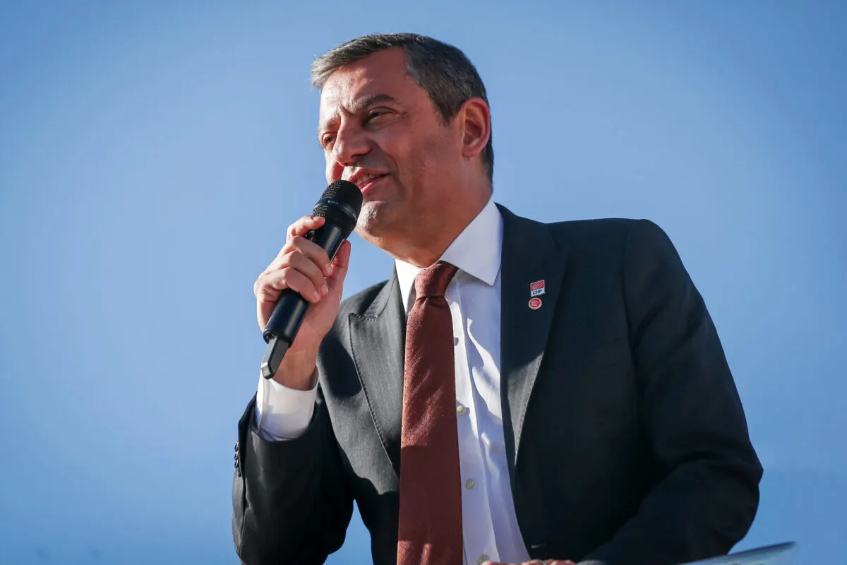CHP Grup Başkanvekili Özgür Özel, partisinin düzenlediği bir toplantıda önemli