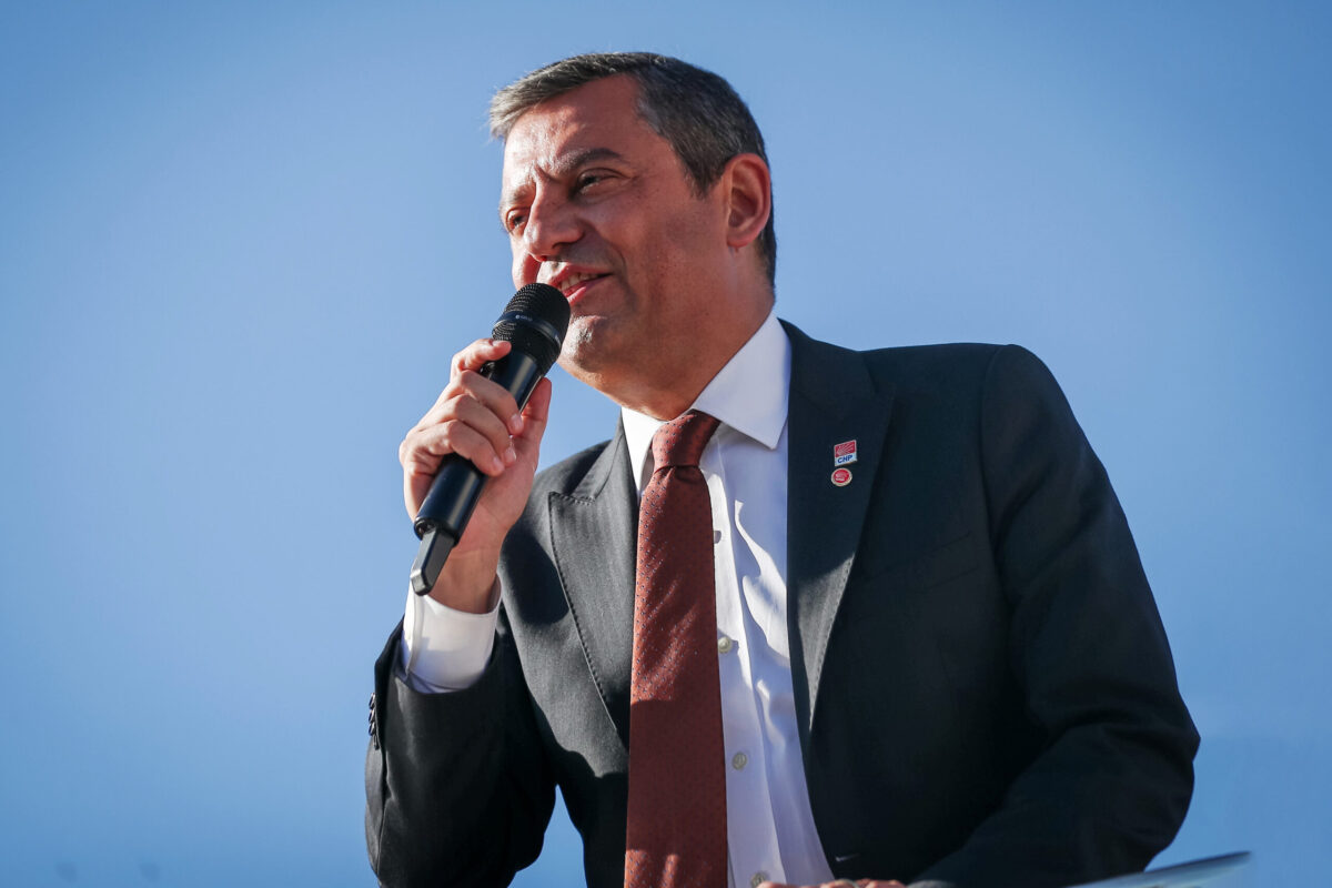 CHP Grup Başkanvekili Özgür Özel, partisinin düzenlediği bir toplantıda önemli