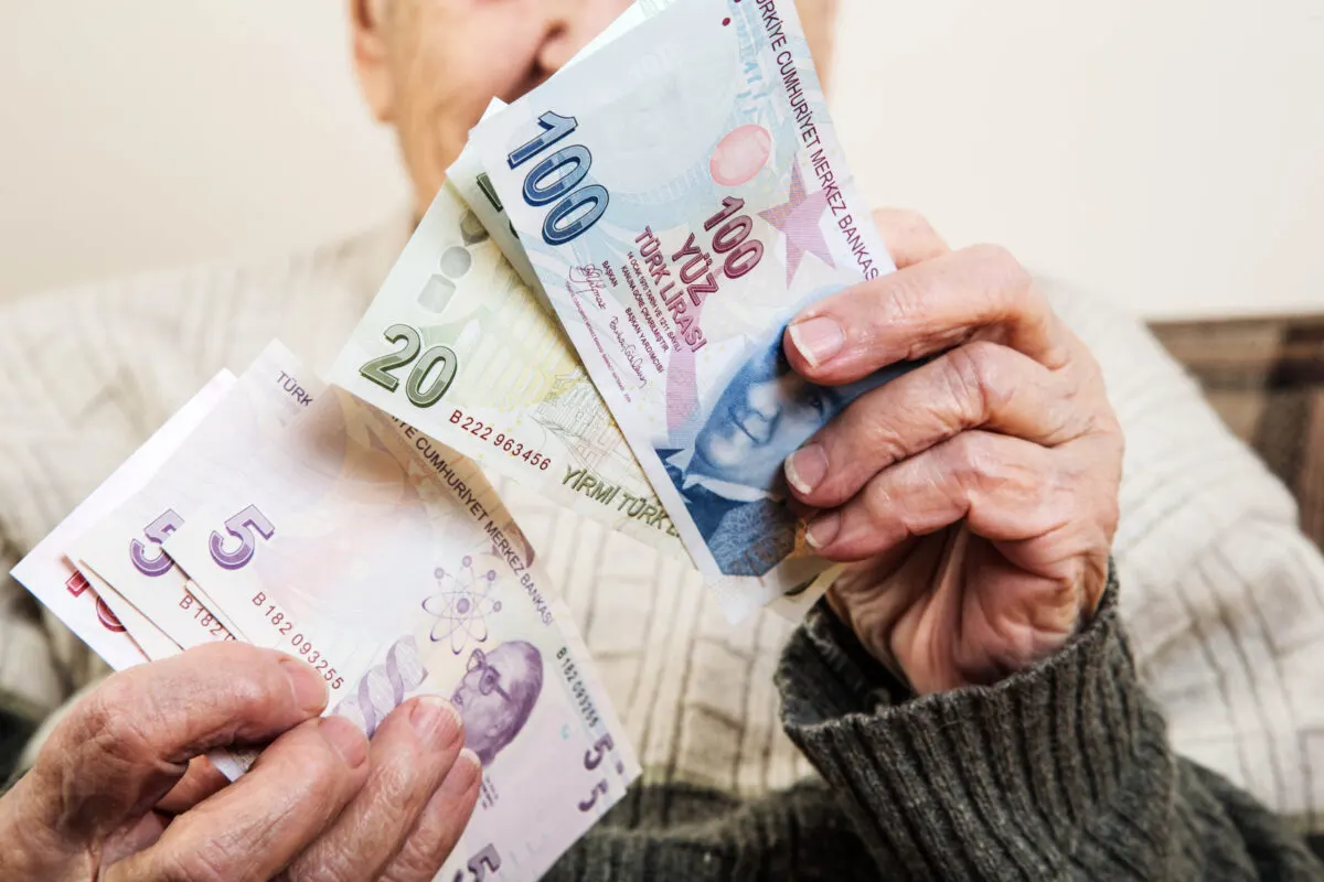 Emeklilere ödenecek bayram ikramiyeleriyle ilgili zam beklentileri netleşmeye başladı.