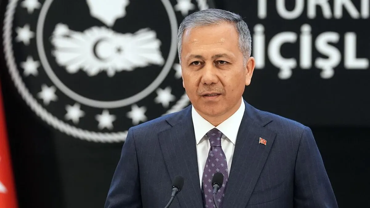 İçişleri Bakanı Ali Yerlikaya, Türkiye genelindeki valiliklere sahipsiz sokak köpeklerinin
