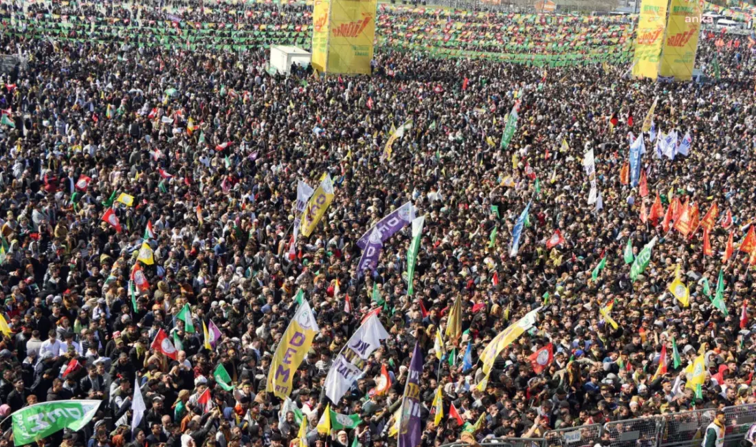 İstanbul Yenikapı'da düzenlenen Nevruz kutlamaları, terör örgütü propagandasına sahne oldu.