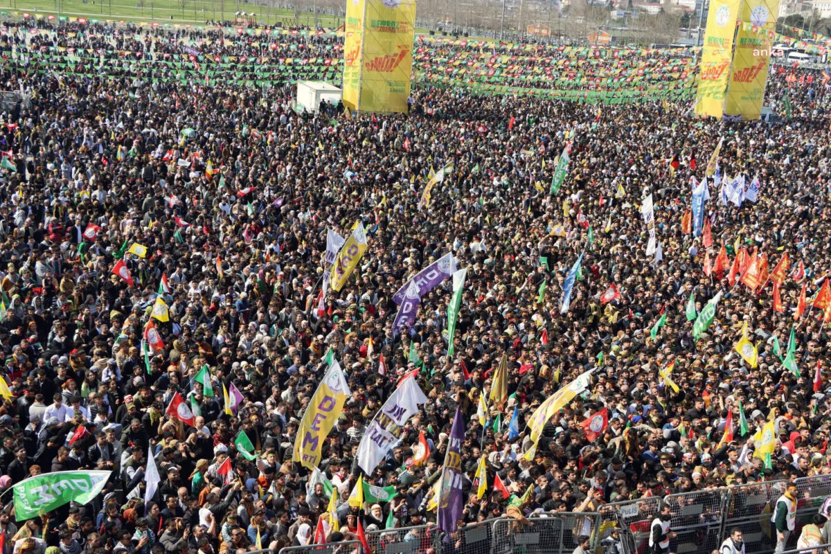 İstanbul Yenikapı'da düzenlenen Nevruz kutlamaları, terör örgütü propagandasına sahne oldu.