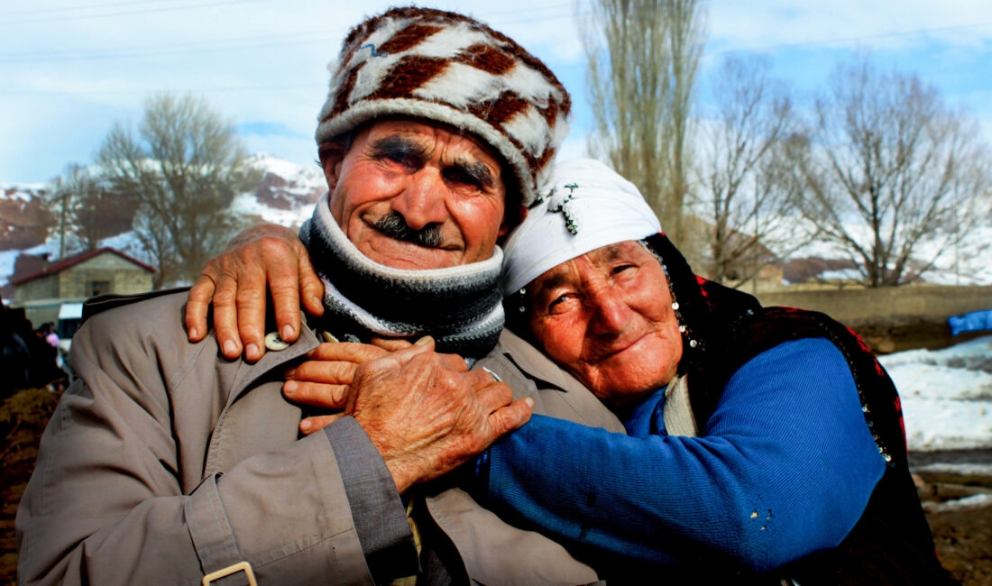Türkiye’de Kadınlar Erkeklerden Daha Uzun Yaşıyor Türkiye İstatistik Kurumu’nun (TÜİK) verilerine göre, Türkiye’de doğuşta beklenen yaşam