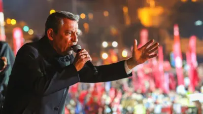 CHP lideri, vatandaşlara seslenerek bazı markalardan alışveriş yapmamalarını istedi. Özel’in