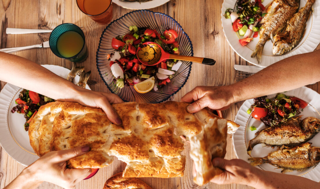 Ramazan Ayında Sağlıklı Beslenme İçin Uzmanlardan Öneriler Ramazan ayı boyunca oruç tutan vatandaşlar için sağlıklı beslenme büyük