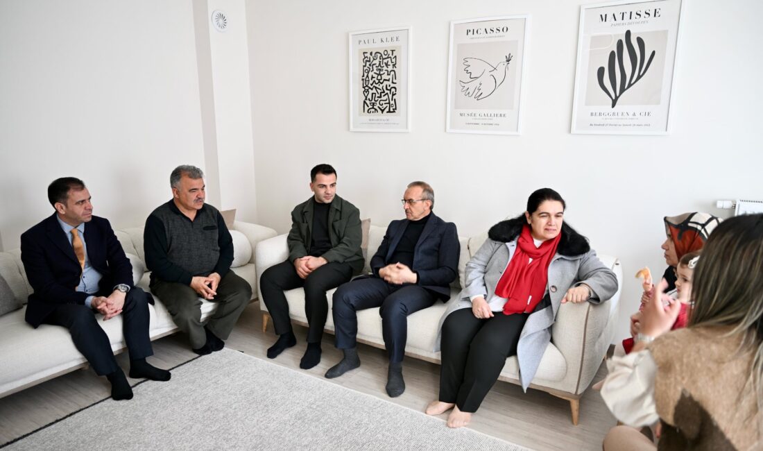 Malatya Valisi Seddar Yavuz ve eşi Selda Yavuz, Battalgazi ilçesinde