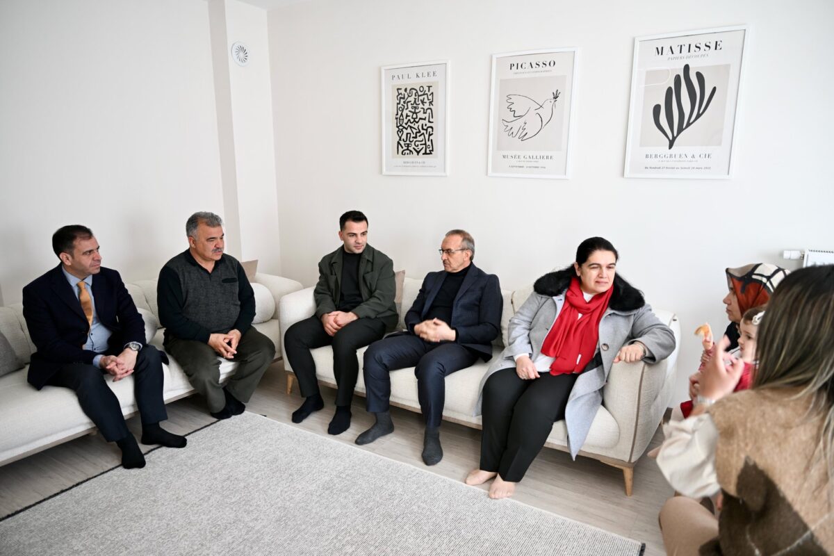 Malatya Valisi Seddar Yavuz ve eşi Selda Yavuz, Battalgazi ilçesinde