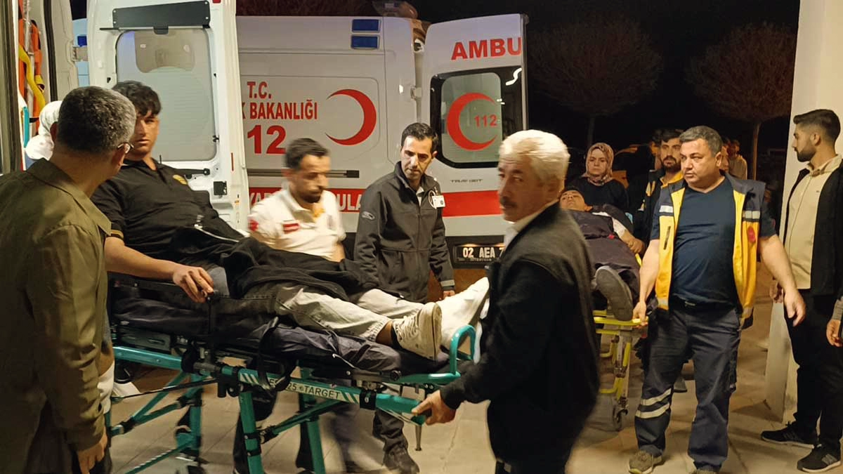 Adıyaman’ın Besni ilçesine bağlı Sayören köyünde düzenlenen bir düğünde bıçaklı