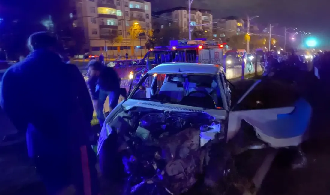 Battalgazi’de Gece Saatlerinde Trafik Kazası: 4 Yaralı 06 Nisan 2025 Pazar günü saat 22.30 sularında Malatya'nın Battalgazi