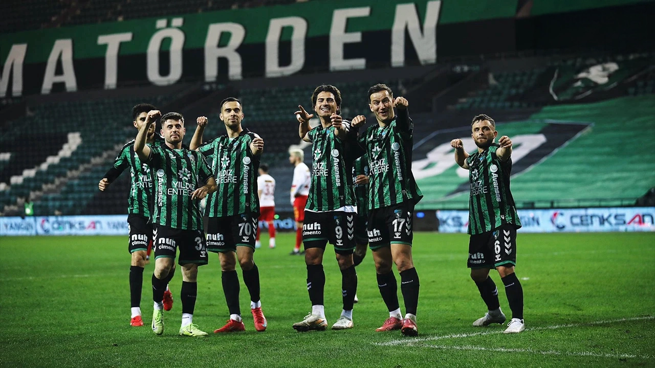 Kocaelispor, tam 16 yıl aradan sonra yeniden Süper Lig'e yükseldi.
