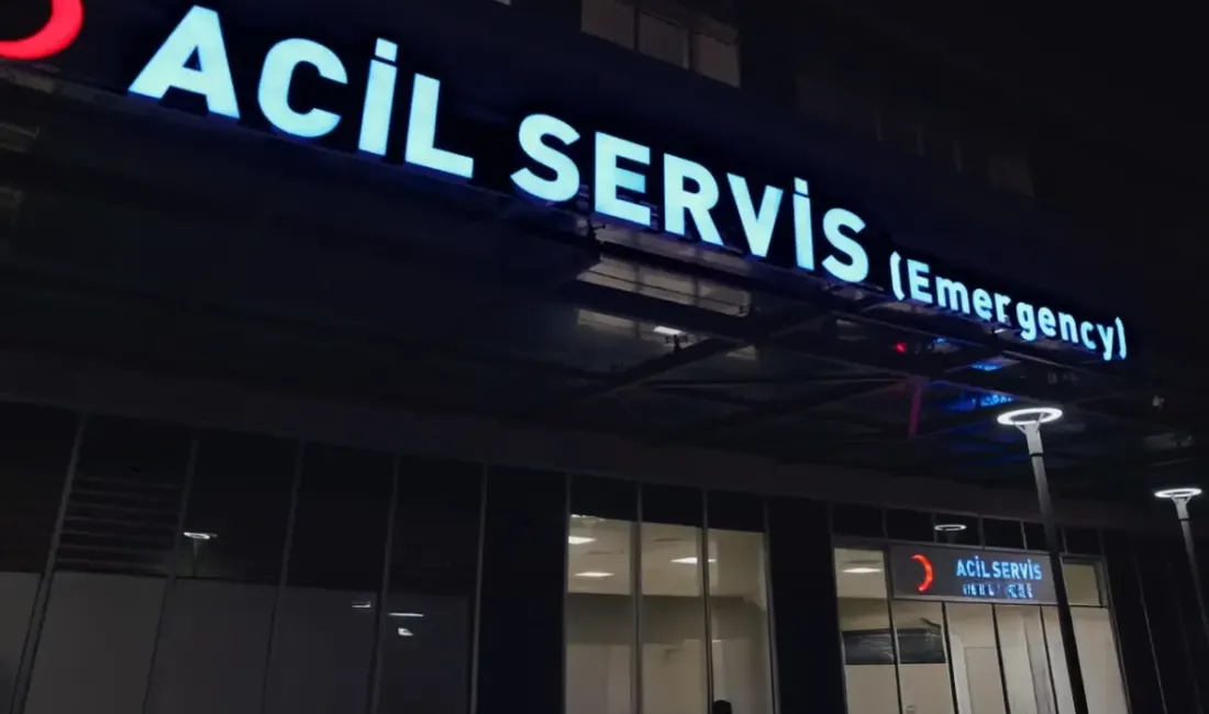 Malatya’da Hastane Bahçesinde Silahlı ve Yumruklu Kavga: 3 Yaralı Malatya Eğitim ve Araştırma Hastanesi'nde gece saatlerinde iki grup arasında