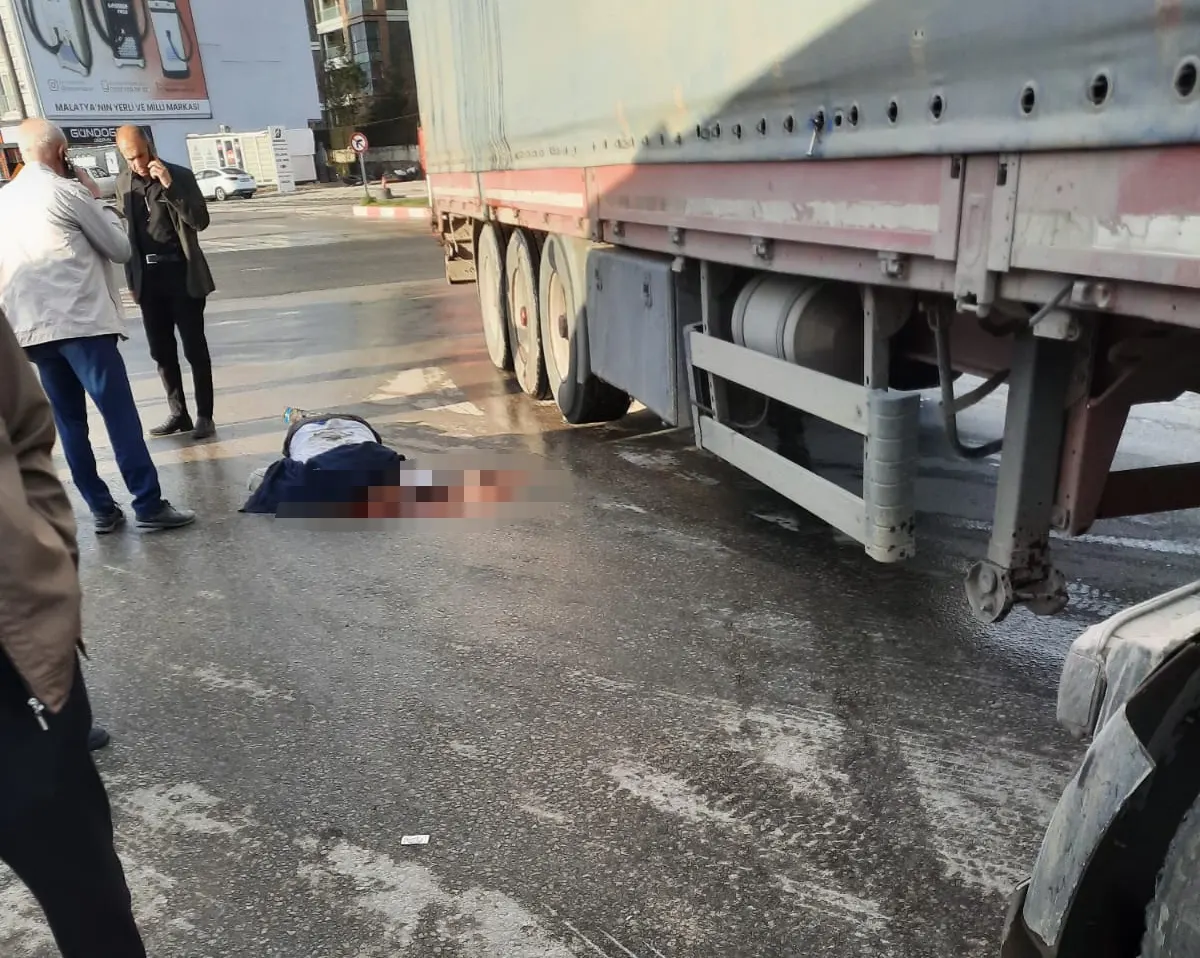 Malatya’da sabah saatlerinde meydana gelen trafik kazasında, bir yaya tırın