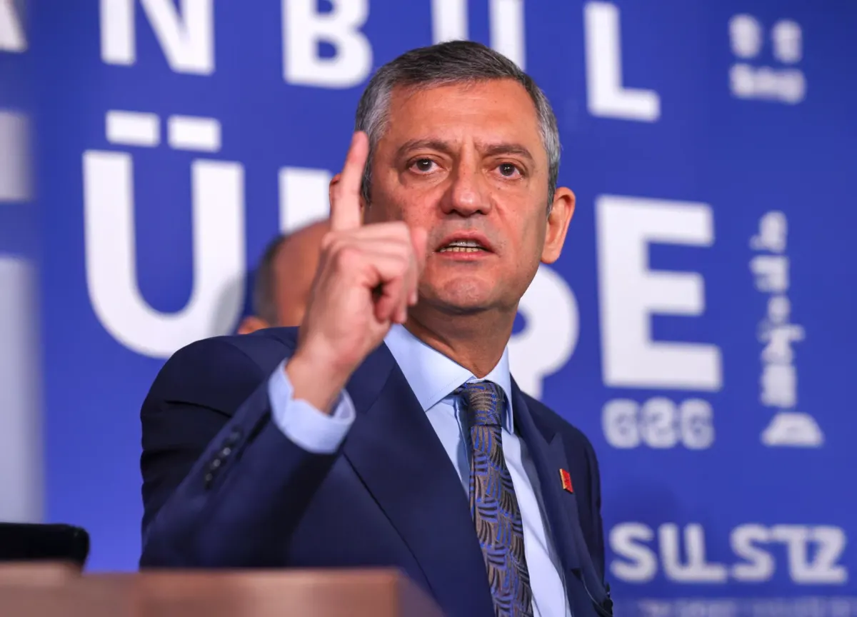 Cumhuriyet Halk Partisi (CHP) Genel Başkanı Özgür Özel, ekonomik zorluklara