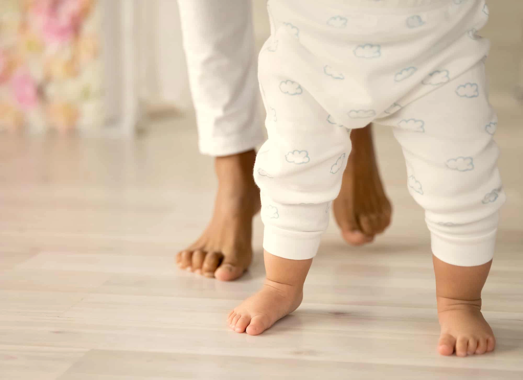 Bebeklerin ne zaman yürümeye başladığı uzun yıllardır merak edilen bir