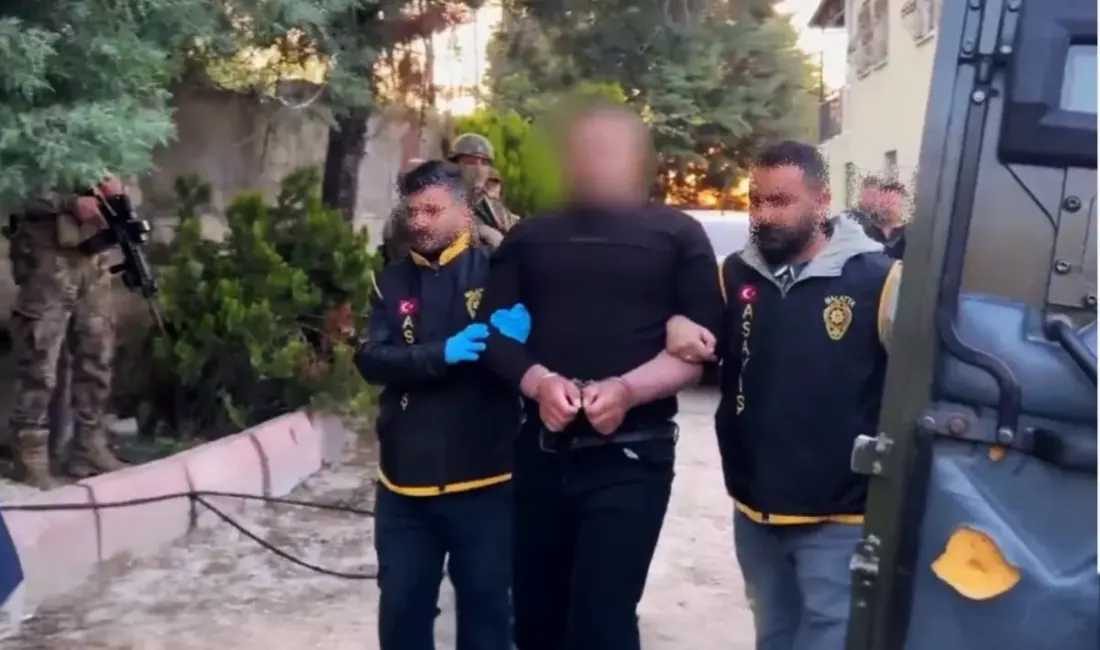 Malatya Emniyet Müdürlüğü ekipleri, hakkında çeşitli suçlardan toplam 10 yıl