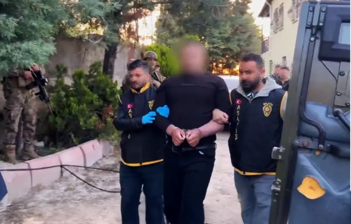 Malatya Emniyet Müdürlüğü ekipleri, hakkında çeşitli suçlardan toplam 10 yıl