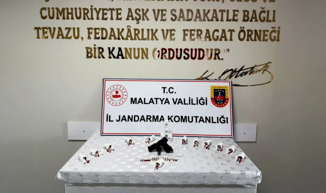 Malatya’nın Yeşilyurt ilçesine bağlı Dilek Mahallesi'nde, jandarma ekiplerinin düzenlediği uyuşturucu