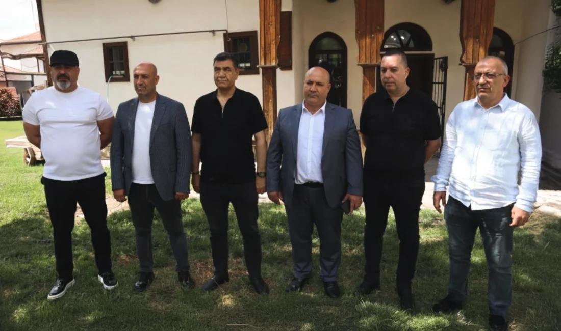 Haşim Karadağ: “Yeni Malatyaspor’u Süper Lig’e Taşımaya Hazırız” Yeni Malatyaspor’da kulüp başkanlığına adaylığını açıklayan iş insanı Haşim Karadağ,