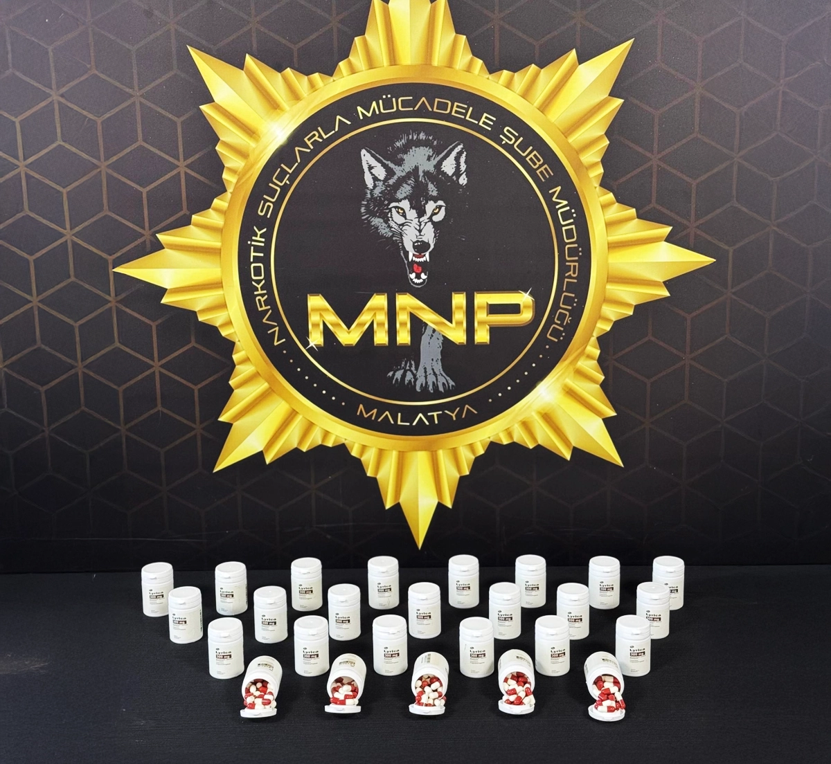 Malatya’da uyuşturucuyla mücadele kapsamında Emniyet Müdürlüğü ekipleri tarafından düzenlenen operasyonda