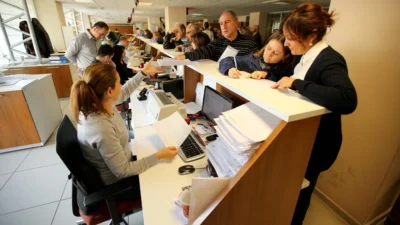 18 Temmuz 2025 tarihli Resmi Gazete'de yayımlanan yönetmelikle, memurlara yarı