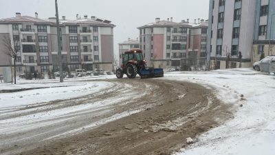 Yoğun kar yağışının etkili olduğu Doğanşehir’de, Belediye Başkanı Mehmet Bayram’ın