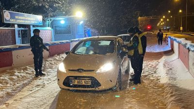 Doğanşehir İlçe Emniyet Müdürlüğü ve İlçe Jandarma Komutanlığı ekipleri, yılbaşı