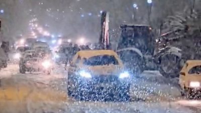 Malatya’nın Doğanşehir ilçesinde etkili olan yoğun kar yağışı nedeniyle kapanan