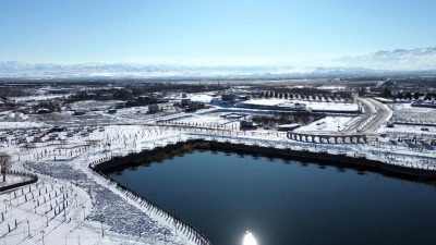 Malatya’da etkili olan kar yağışının ardından Battalgazi ilçesi beyaza bürünürken,