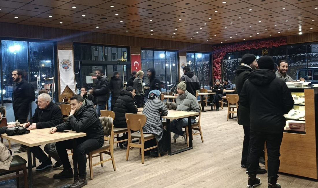 Darende-Gürün Karayolu Kar Ve Tipi Nedeniyle Kapandı, Yolda Kalanlar Tesislerde