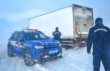 Darende’de dün akşam saatlerinden itibaren etkili olan yoğun tipi ve
