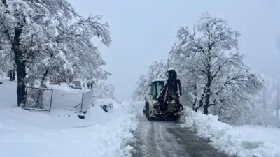 Doğanşehir’de etkisini artıran yoğun kar yağışıyla birlikte kar kalınlığı yer
