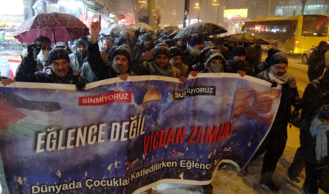 “Dünyada Çocuklar Katledilirken Eğlence Masum Değildir” Malatya’da Kudüs Kardeşlik Platformu öncülüğünde düzenlenen yürüyüşte, Gazze’de yaşanan insanlık