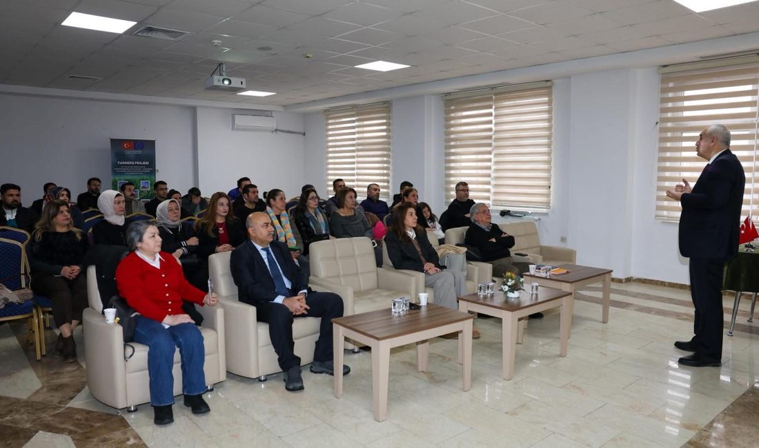 FARMERS Projesi kapsamında Malatya’da düzenlenen eğitimlerde üreticilere üretim planlaması, finansmana