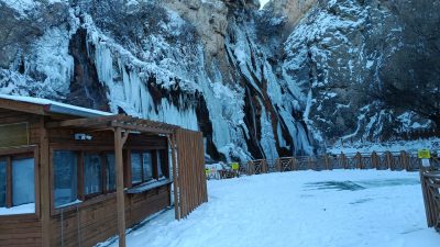 Malatya’nın Darende ilçesinde hava sıcaklığının eksi 20 dereceye kadar düşmesiyle