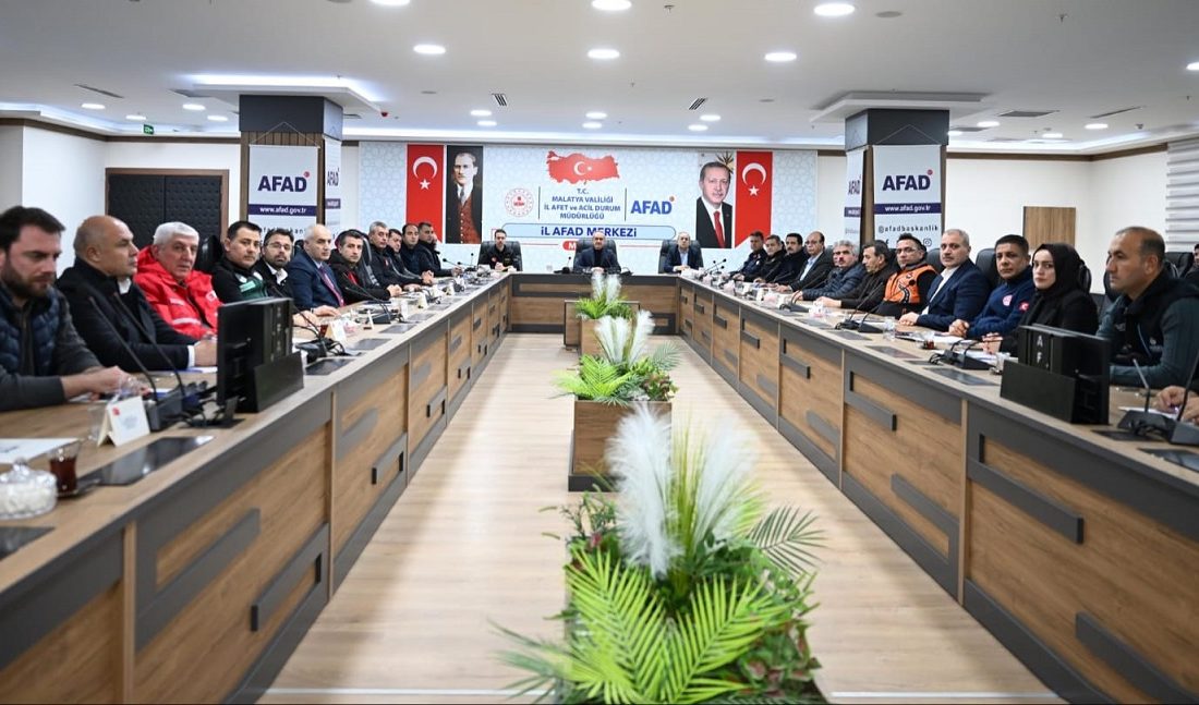 Malatya Valisi Seddar Yavuz başkanlığında gerçekleştirilen Afet Koordinasyon Toplantısı’nda, il