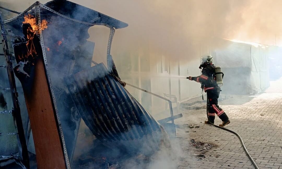 Samanköy Konteyner Kentte Konteyner Yangını Samanköy Konteyner Kent’te çıkan yangın maddi hasara neden oldu.