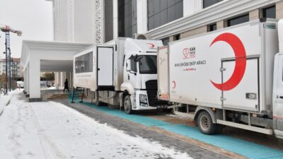 Yeşilyurt Belediyesi personelleri, toplumsal dayanışmanın en güzel örneklerinden birini sergileyerek