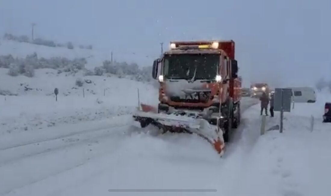 Malatya’da yer yer etkili olan kar yağışı nedeniyle ana arterlerde