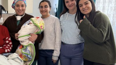 Doğanşehir’de kar nedeniyle ulaşıma kapanan yolların ekiplerin yoğun çalışmasıyla açılması