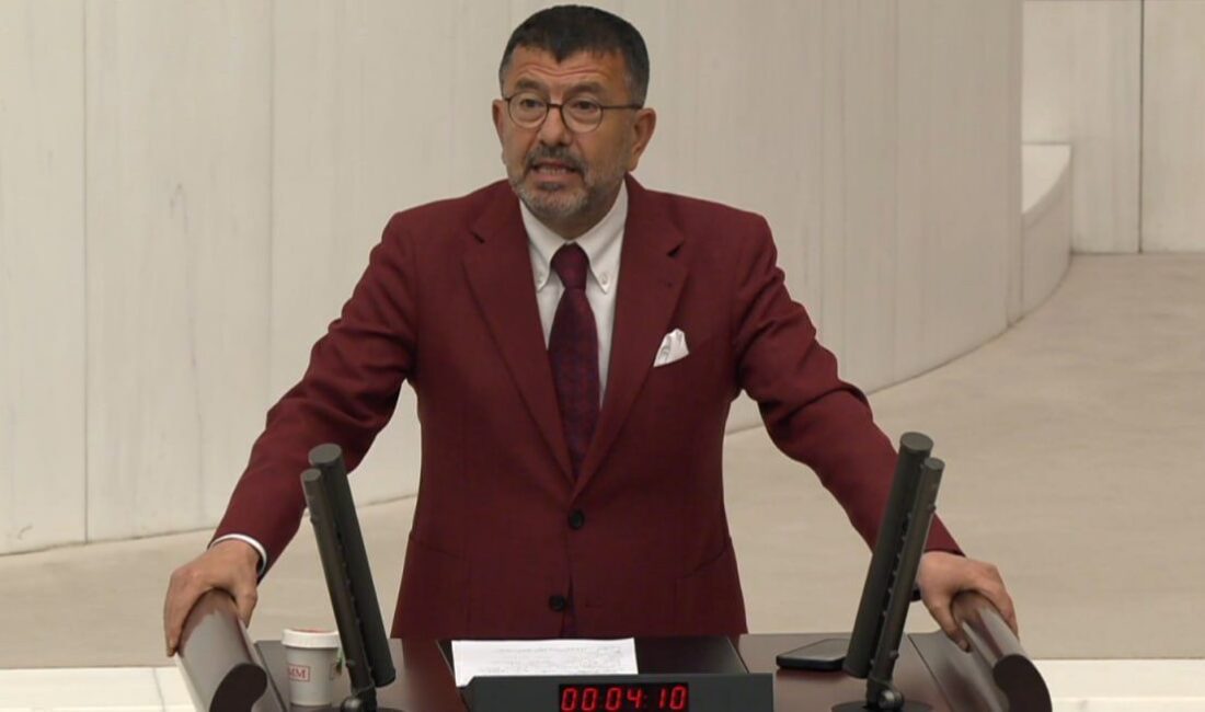 CHP Malatya Milletvekili Veli Ağbaba, deprem bölgesinde hayatın normale dönmediğini,