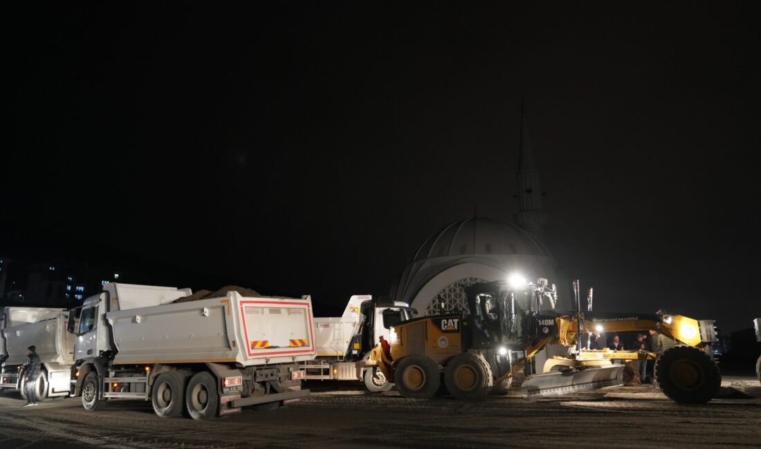 Malatya’nın Battalgazi ilçesinde Çamurlu TOKİ Cami çevresinde yürütülen yol ve