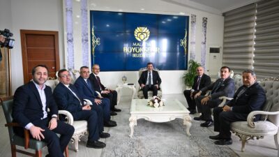 Cumhurbaşkanı Yardımcısı Cevdet Yılmaz, Malatya Büyükşehir Belediyesi hizmet binası içinde