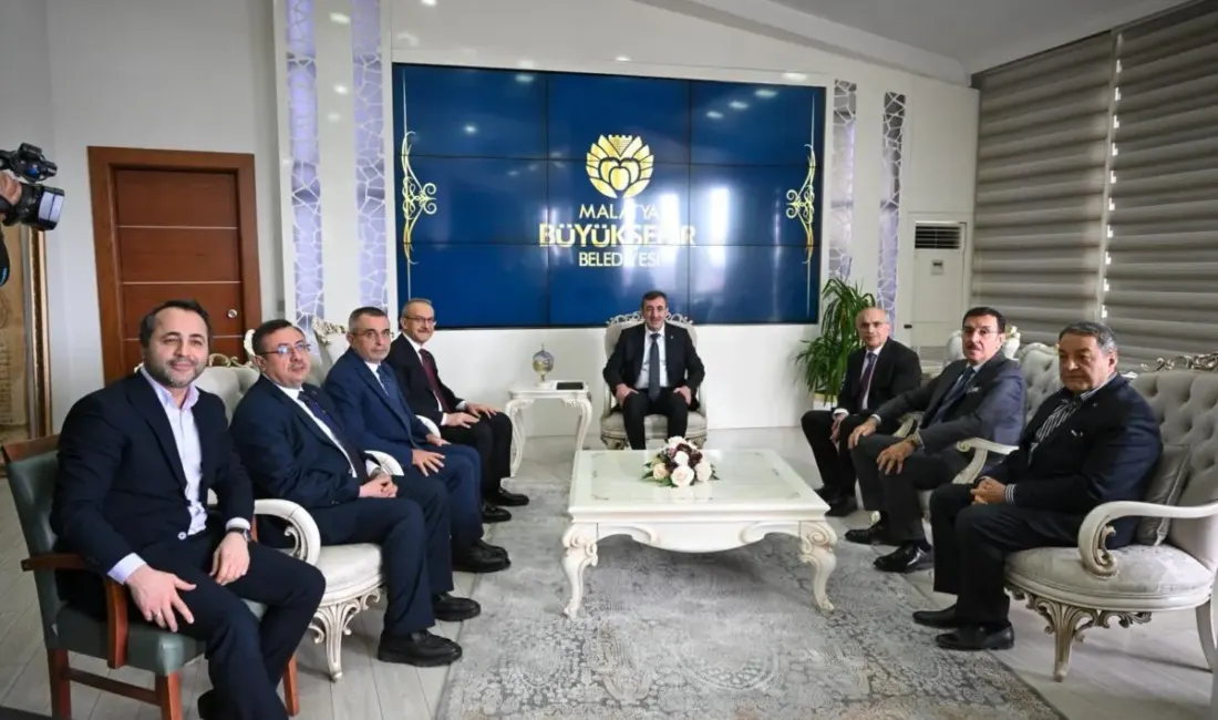 Cumhurbaşkanı Yardımcısı Cevdet Yılmaz, Malatya Büyükşehir Belediyesi hizmet binası içinde