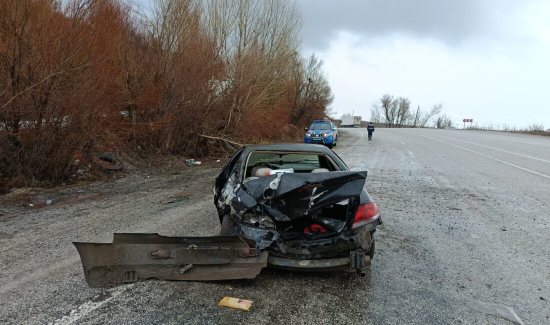 Doğanşehir ilçesi Sürgü mevkiinde meydana gelen trafik kazasında otomobilin kontrolden