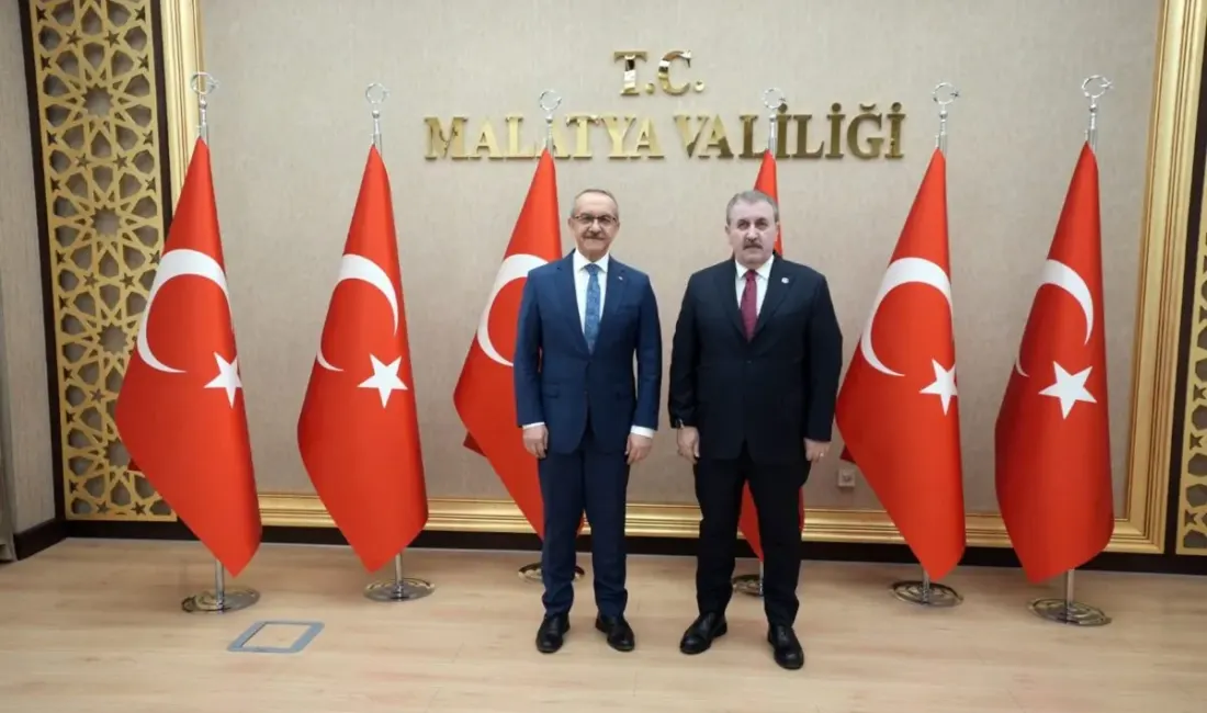 Büyük Birlik Partisi Genel Başkanı Mustafa Destici, partisinin il kongresine