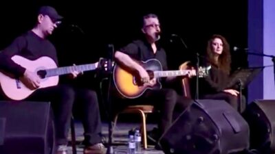 Malatya’da sahne alan Grup Abdal, konser salonunu dolduran müzikseverlere unutulmaz