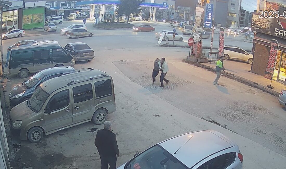 Malatya’da sokak ortasında elinde silahla bir kadını darp ettiği ve