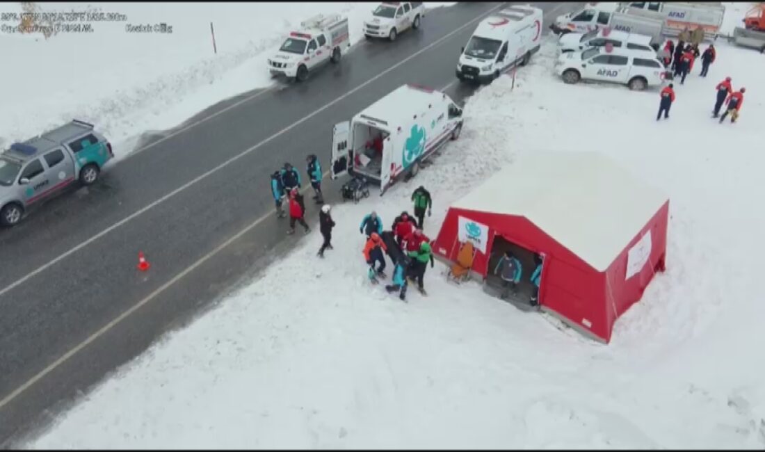 Malatya’da etkili olan kar yağışının ardından havaların ısınmasıyla birlikte çığ