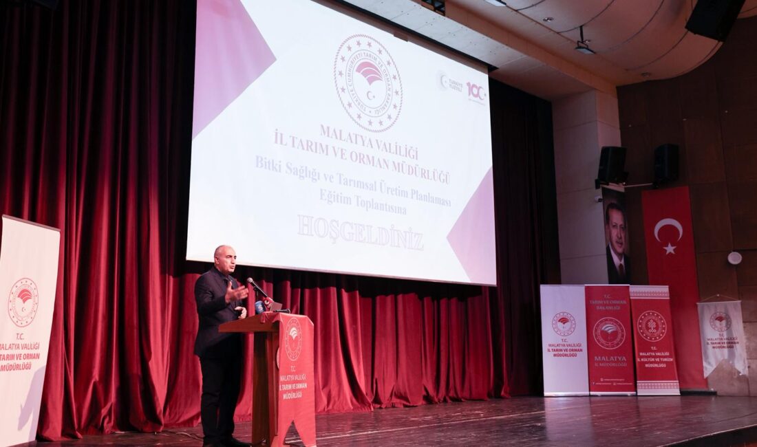 Malatya’da yeni üretim sezonu öncesi kayısı üreticileri ve çiftçilere yönelik