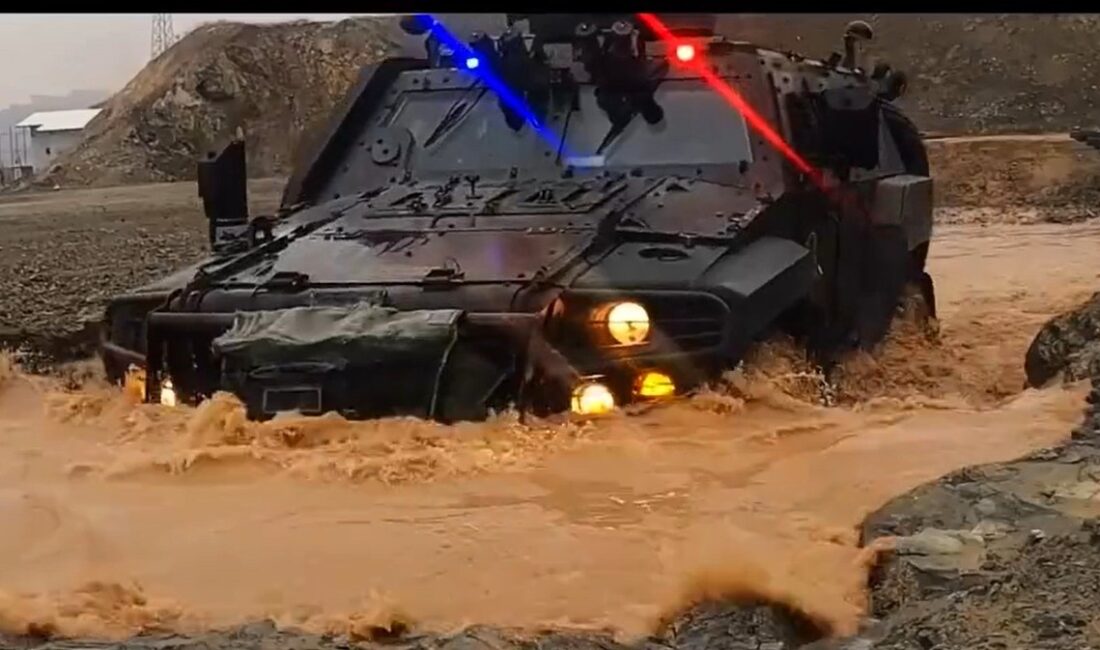 Malatya Özel Harekat Müdürlüğü'nde bulunan polisler, zırhlı araç kullanımına yönelik